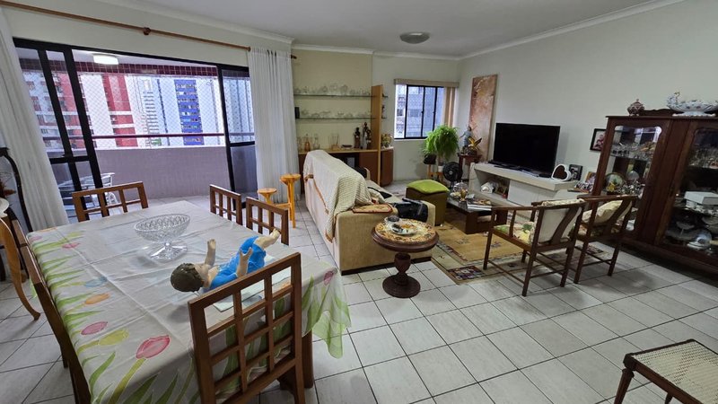 3 quartos (1 suíte). 125m². Varanda. Nascente. Dependência completa. 2 vagas de garagem Rua Carlos Pereira Falcão Recife - 