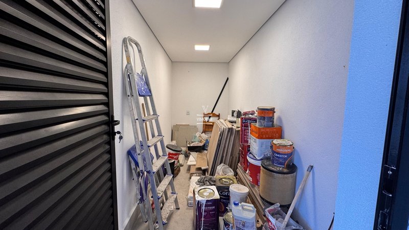 Sobrado em condom&iacute;nio 4 su&iacute;tes + 4 vagas de garagem  Arujá - 