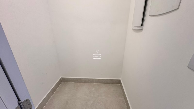 Sobrado em condom&iacute;nio 4 su&iacute;tes + 4 vagas de garagem  Arujá - 