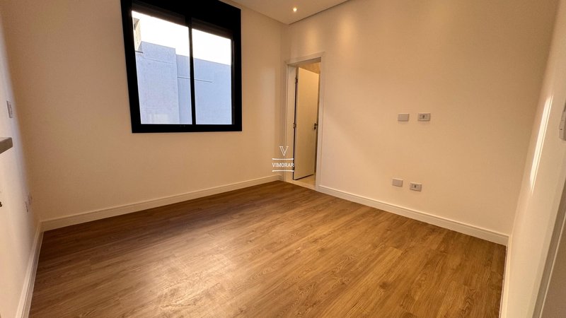 Sobrado em condom&iacute;nio 4 su&iacute;tes + 4 vagas de garagem  Arujá - 