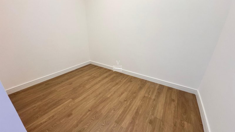 Sobrado em condom&iacute;nio 4 su&iacute;tes + 4 vagas de garagem  Arujá - 