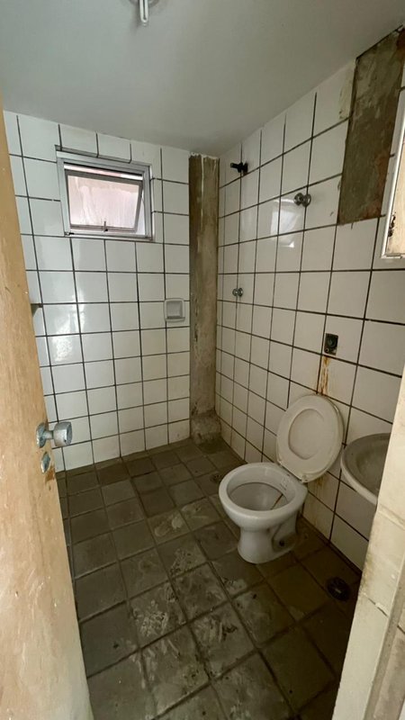 5 quartos (3 suítes, sendo 1 master). 362,47m². Nascente. Andar alto. 3 vagas de garagem Rua Félix de Brito Melo Recife - 