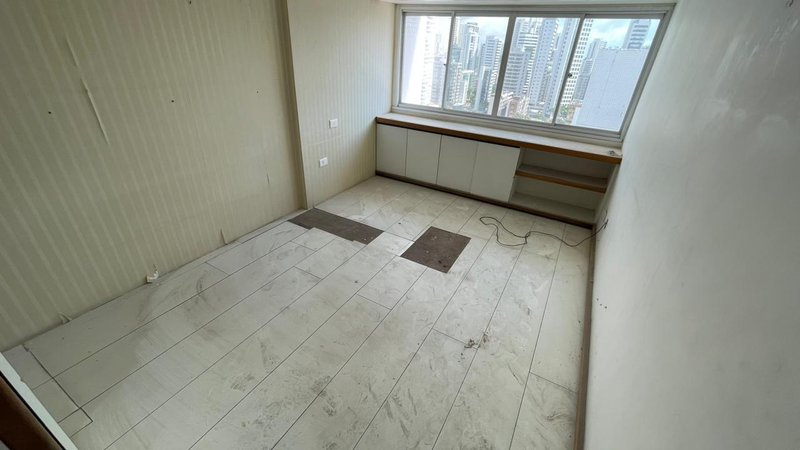 5 quartos (3 suítes, sendo 1 master). 362,47m². Nascente. Andar alto. 3 vagas de garagem Rua Félix de Brito Melo Recife - 