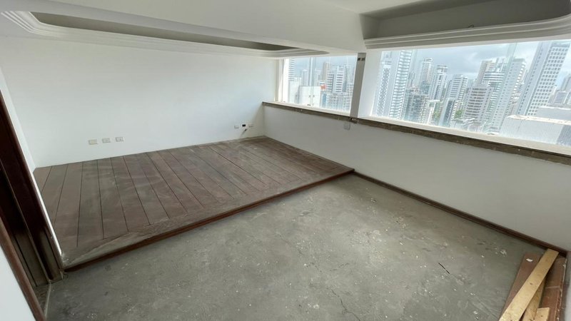 5 quartos (3 suítes, sendo 1 master). 362,47m². Nascente. Andar alto. 3 vagas de garagem Rua Félix de Brito Melo Recife - 