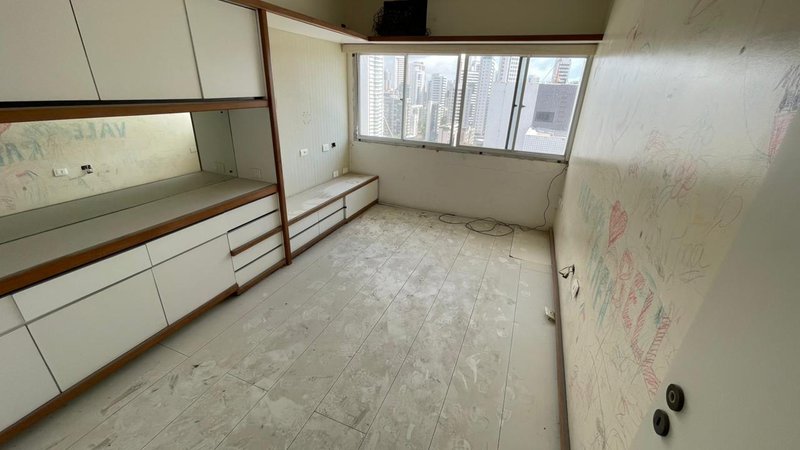5 quartos (3 suítes, sendo 1 master). 362,47m². Nascente. Andar alto. 3 vagas de garagem Rua Félix de Brito Melo Recife - 