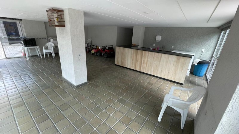 5 quartos (3 suítes, sendo 1 master). 362,47m². Nascente. Andar alto. 3 vagas de garagem Rua Félix de Brito Melo Recife - 