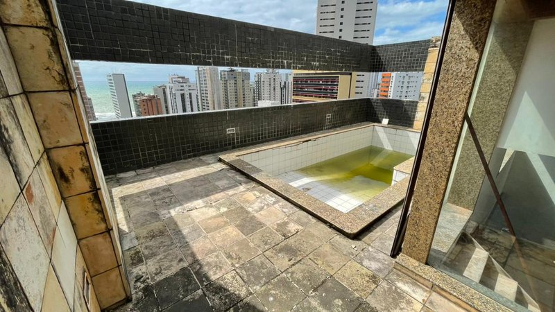 5 quartos (3 suítes, sendo 1 master). 362,47m². Nascente. Andar alto. 3 vagas de garagem Rua Félix de Brito Melo Recife - 