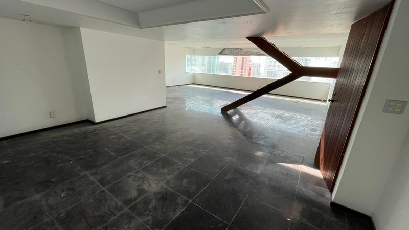 5 quartos (3 suítes, sendo 1 master). 362,47m². Nascente. Andar alto. 3 vagas de garagem Rua Félix de Brito Melo Recife - 