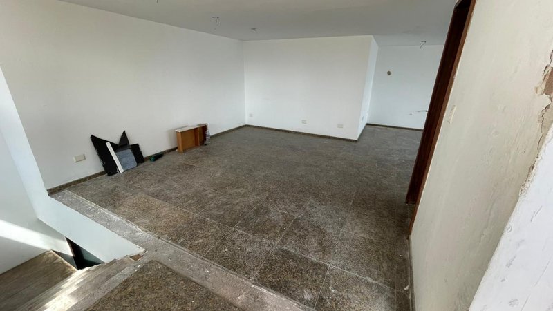 5 quartos (3 suítes, sendo 1 master). 362,47m². Nascente. Andar alto. 3 vagas de garagem Rua Félix de Brito Melo Recife - 