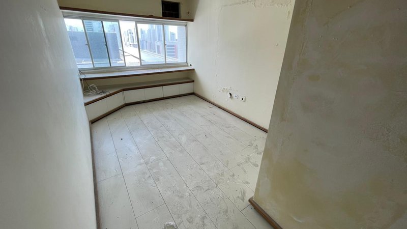 5 quartos (3 suítes, sendo 1 master). 362,47m². Nascente. Andar alto. 3 vagas de garagem Rua Félix de Brito Melo Recife - 