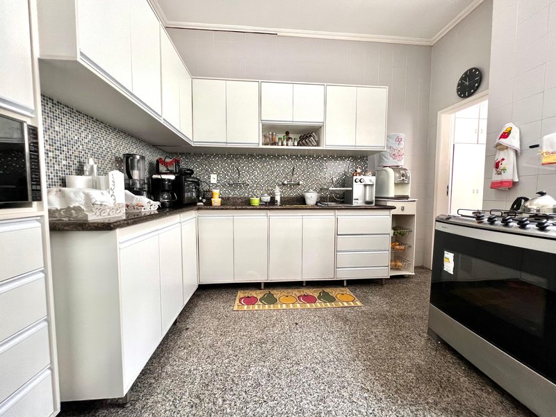 APARTAMENTO NASCENTE 4 QUARTOS 2 SUÍTES CLOSET LAVABO 2 GARAGENS À VENDA NA BARRA! Avenida Princesa Isabel Salvador - 