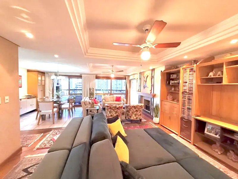 R$ 1.450.000 - APARTAMENTO - 167M2 - 3 DORM - SUÍTE - SACADÃO - DEPENDÊNCIA - 2 VAGAS Rua Carvalho Monteiro Porto Alegre - 