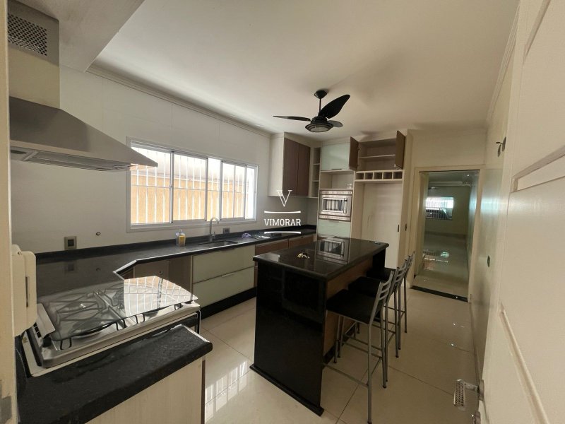 Sobrado 3 dormit&oacute;rios sendo 1 su&iacute;te + 2 vagas de garagem  Guarulhos - 