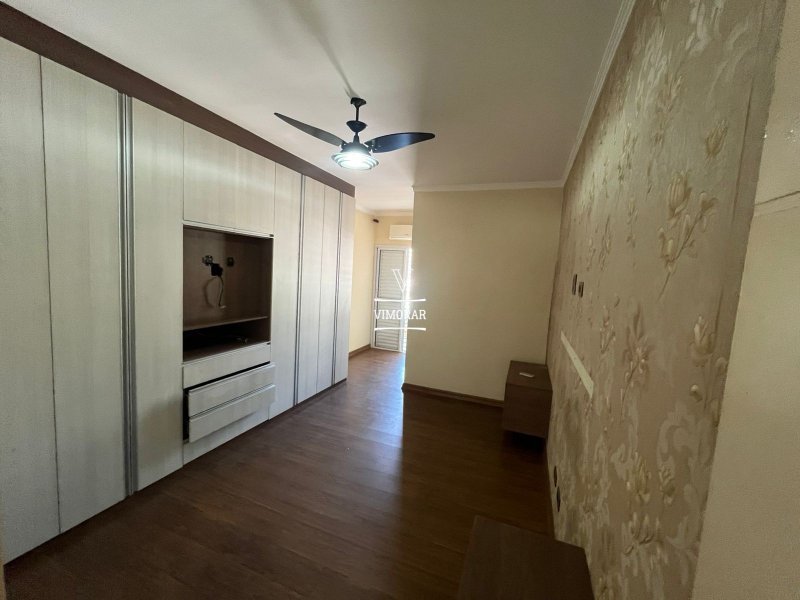 Sobrado 3 dormit&oacute;rios sendo 1 su&iacute;te + 2 vagas de garagem  Guarulhos - 