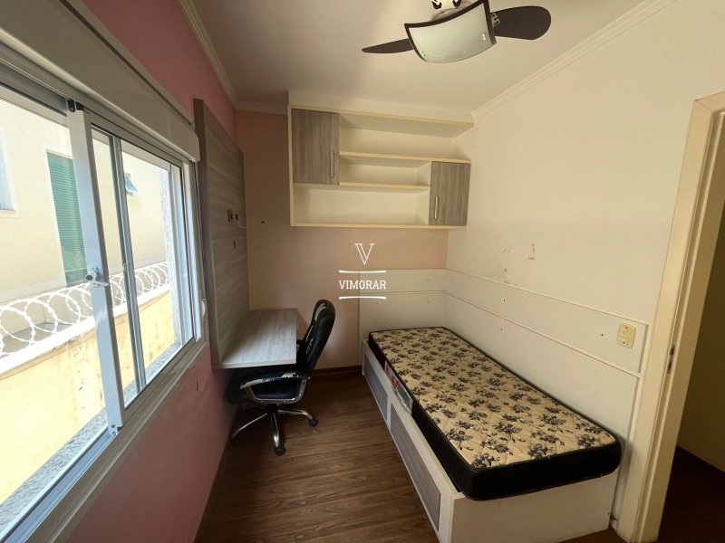 Sobrado 3 dormit&oacute;rios sendo 1 su&iacute;te + 2 vagas de garagem  Guarulhos - 