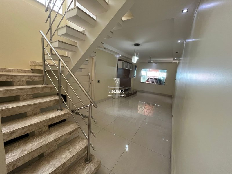 Sobrado 3 dormit&oacute;rios sendo 1 su&iacute;te + 2 vagas de garagem  Guarulhos - 