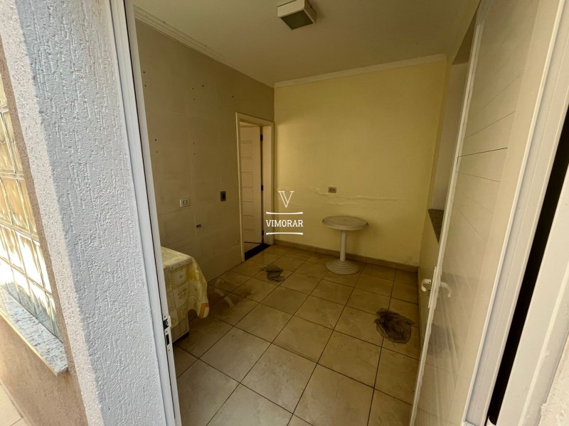 Sobrado 3 dormit&oacute;rios sendo 1 su&iacute;te + 2 vagas de garagem  Guarulhos - 