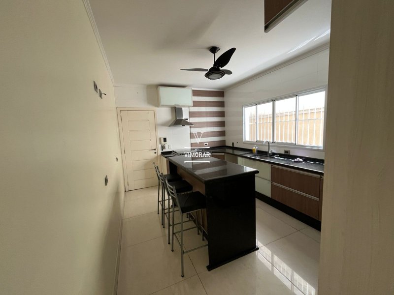 Sobrado 3 dormit&oacute;rios sendo 1 su&iacute;te + 2 vagas de garagem  Guarulhos - 