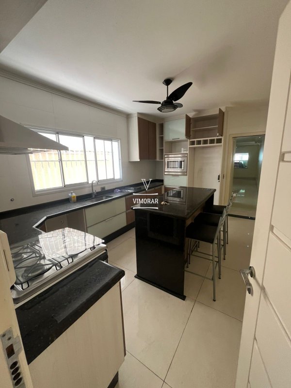 Sobrado 3 dormit&oacute;rios sendo 1 su&iacute;te + 2 vagas de garagem  Guarulhos - 