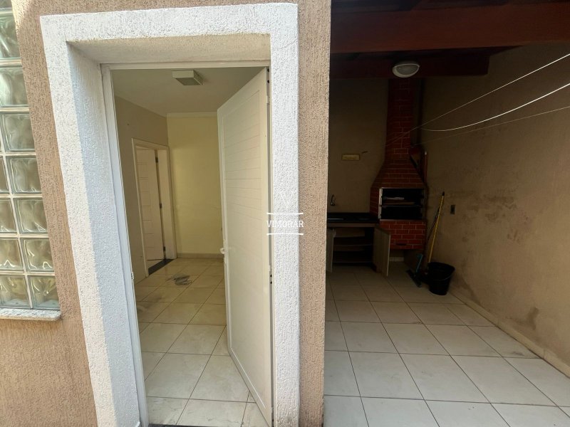 Sobrado 3 dormit&oacute;rios sendo 1 su&iacute;te + 2 vagas de garagem  Guarulhos - 