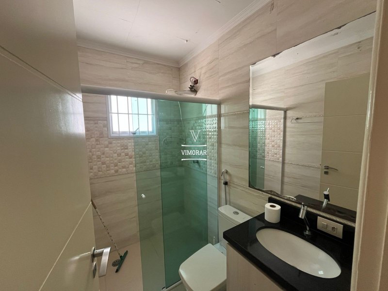 Sobrado 3 dormit&oacute;rios sendo 1 su&iacute;te + 2 vagas de garagem  Guarulhos - 