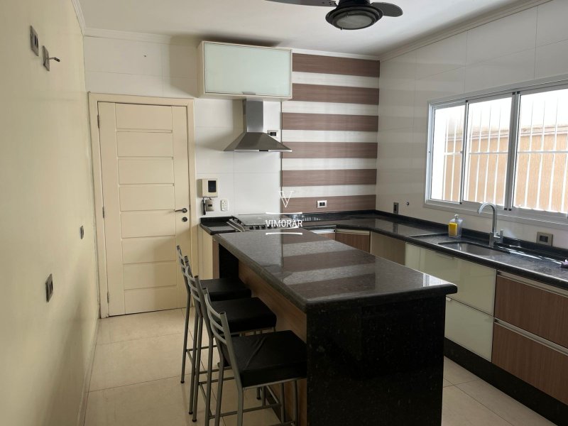 Sobrado 3 dormit&oacute;rios sendo 1 su&iacute;te + 2 vagas de garagem  Guarulhos - 