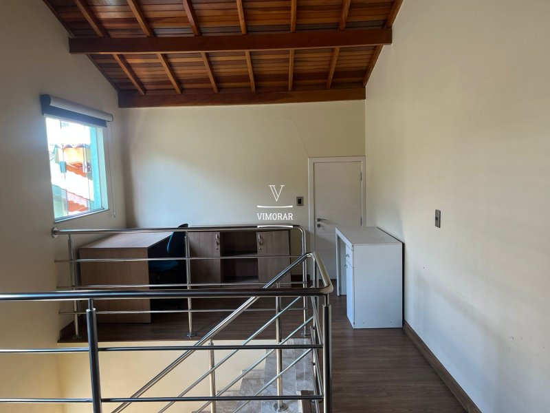 Sobrado 3 dormit&oacute;rios sendo 1 su&iacute;te + 2 vagas de garagem  Guarulhos - 