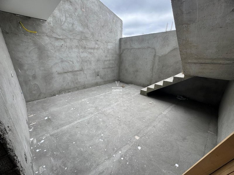 Sobrado 3 su&iacute;tes + 4 vagas de garagem  Guarulhos - 