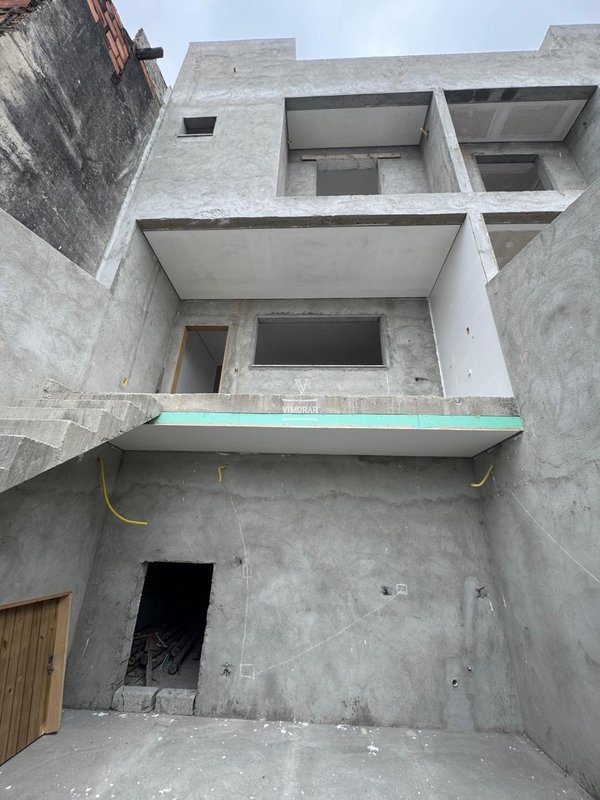 Sobrado 3 su&iacute;tes + 4 vagas de garagem  Guarulhos - 