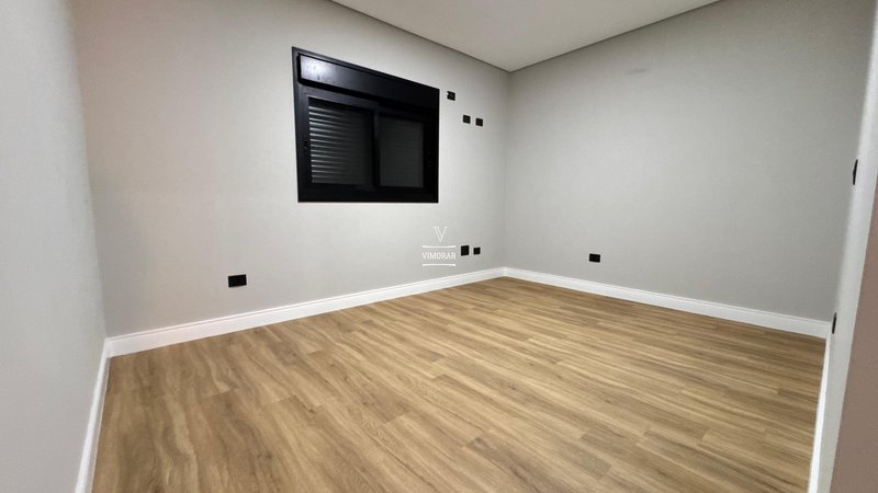 Sobrado 3 dormit&oacute;rios sendo 1 su&iacute;te + 3 vagas de garagem  Guarulhos - 