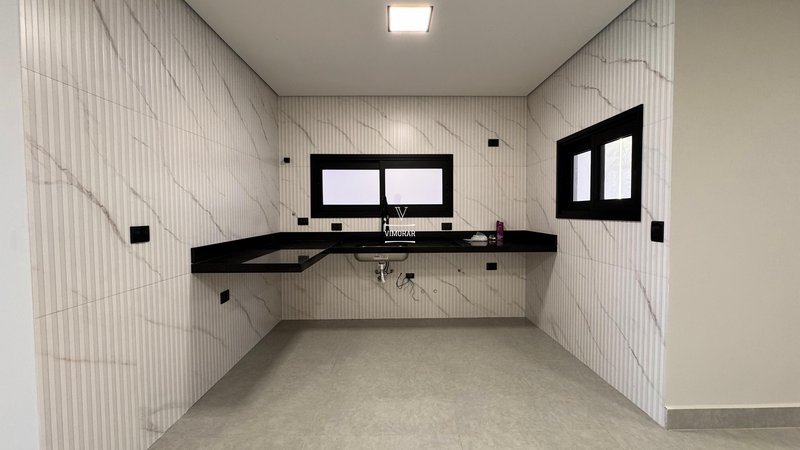 Sobrado 3 dormit&oacute;rios sendo 1 su&iacute;te + 3 vagas de garagem  Guarulhos - 