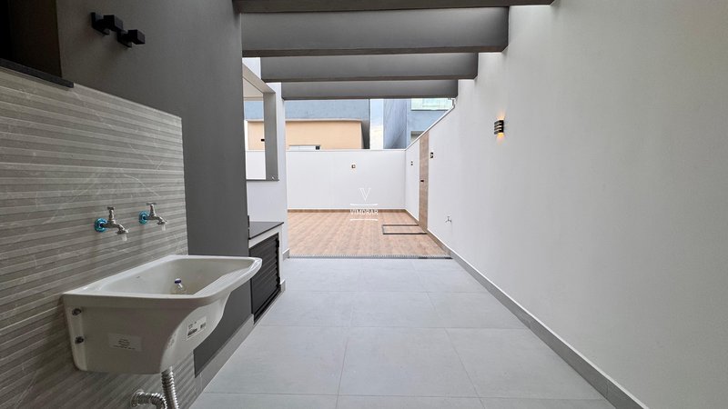 Sobrado 3 dormit&oacute;rios sendo 1 su&iacute;te + 3 vagas de garagem  Guarulhos - 