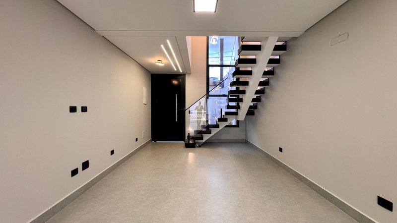 Sobrado 3 dormit&oacute;rios sendo 1 su&iacute;te + 3 vagas de garagem  Guarulhos - 