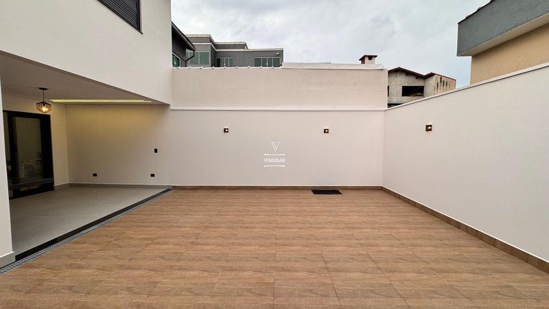 Sobrado 3 dormit&oacute;rios sendo 1 su&iacute;te + 3 vagas de garagem  Guarulhos - 