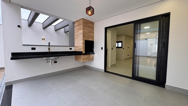 Sobrado 3 dormit&oacute;rios sendo 1 su&iacute;te + 3 vagas de garagem  Guarulhos - 