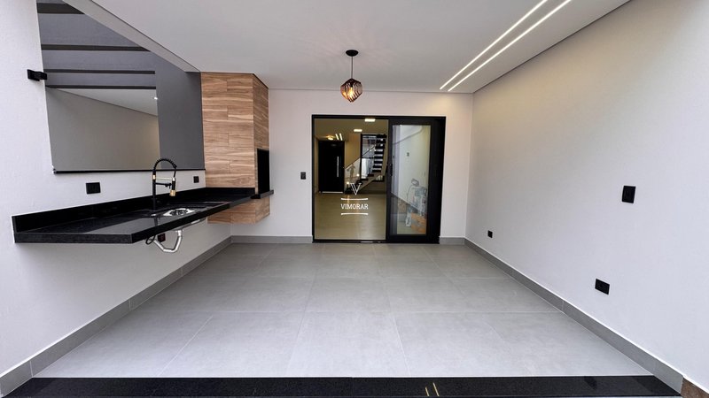 Sobrado 3 dormit&oacute;rios sendo 1 su&iacute;te + 3 vagas de garagem  Guarulhos - 