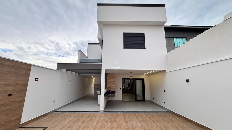 Sobrado 3 dormit&oacute;rios sendo 1 su&iacute;te + 3 vagas de garagem  Guarulhos - 