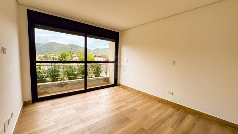 Casa em Condomínio na Praia de Juquehy - À VENDA  São Sebastião - 