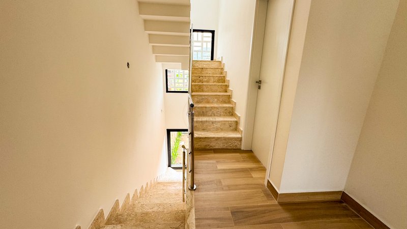 Casa em Condomínio na Praia de Juquehy - À VENDA  São Sebastião - 