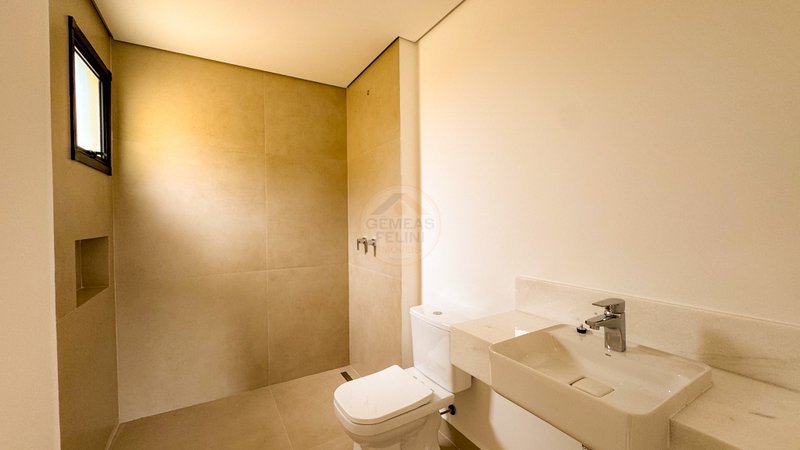 Casa em Condomínio na Praia de Juquehy - À VENDA  São Sebastião - 