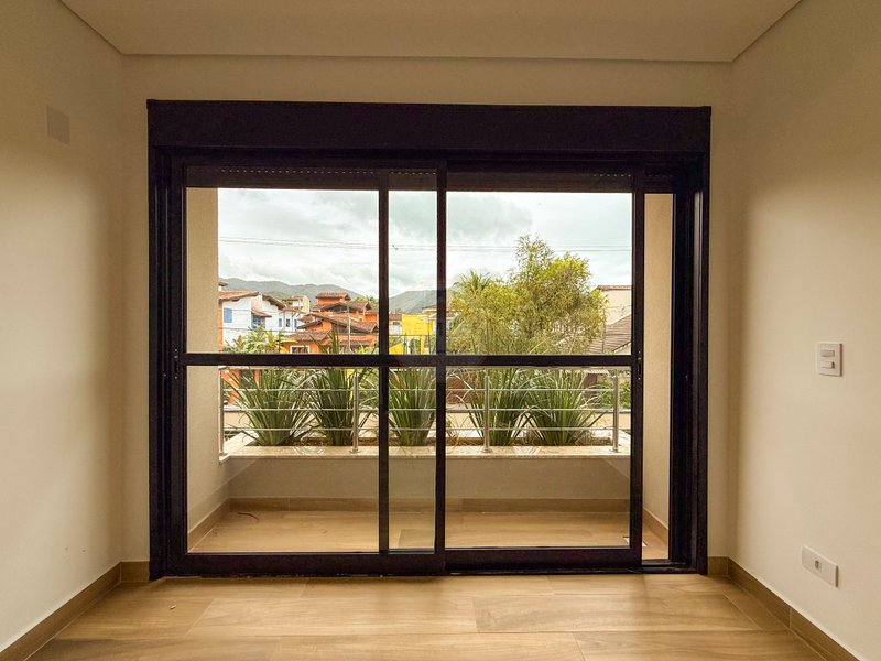 Casa em Condomínio na Praia de Juquehy - À VENDA  São Sebastião - 