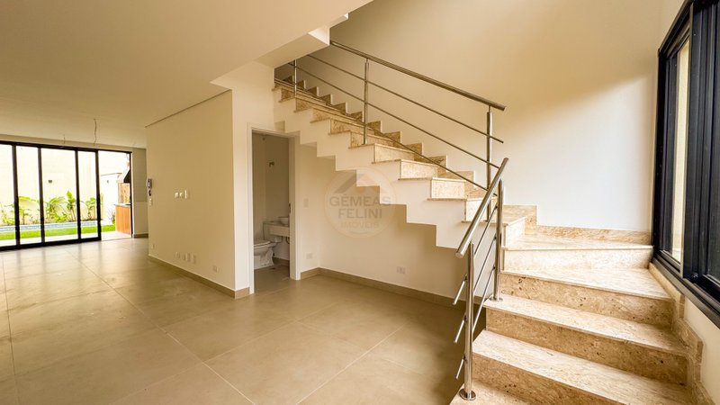 Casa em Condomínio na Praia de Juquehy - À VENDA  São Sebastião - 