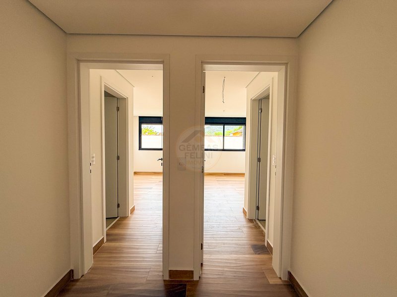 Casa em Condomínio na Praia de Juquehy - À VENDA  São Sebastião - 