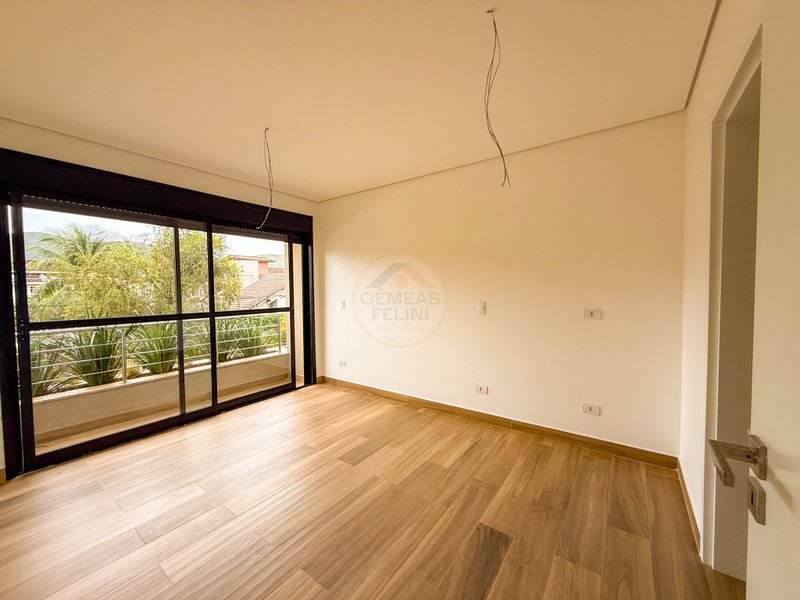 Casa em Condomínio na Praia de Juquehy - À VENDA  São Sebastião - 