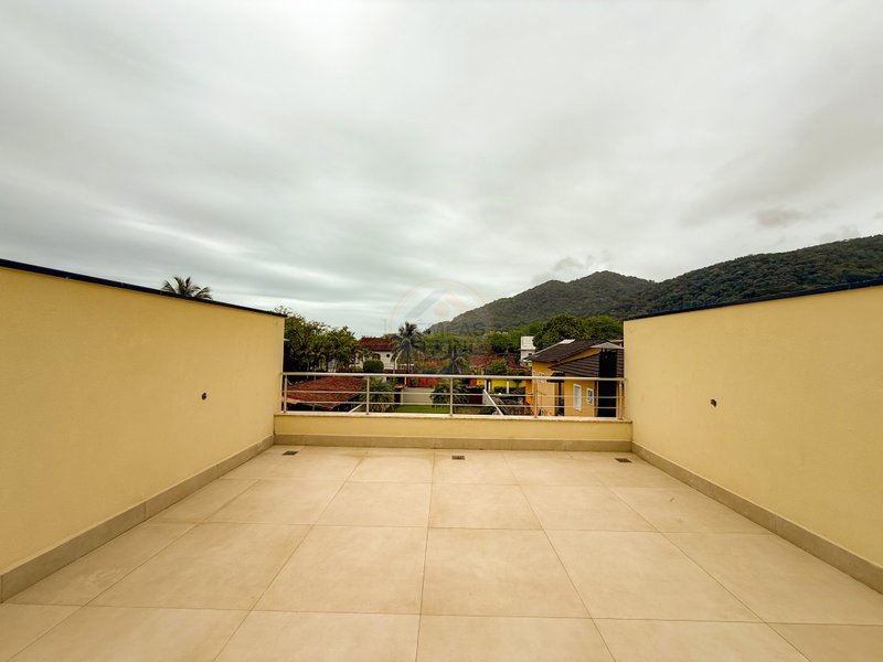 Casa em Condomínio na Praia de Juquehy - À VENDA  São Sebastião - 