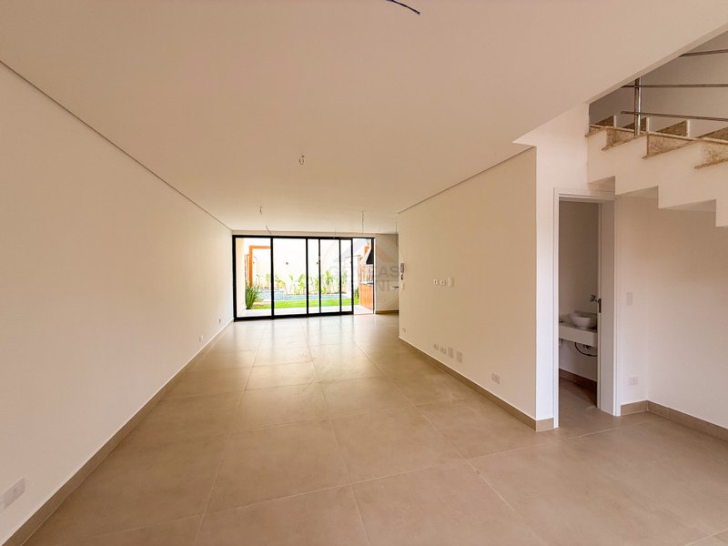 Casa em Condomínio na Praia de Juquehy - À VENDA  São Sebastião - 