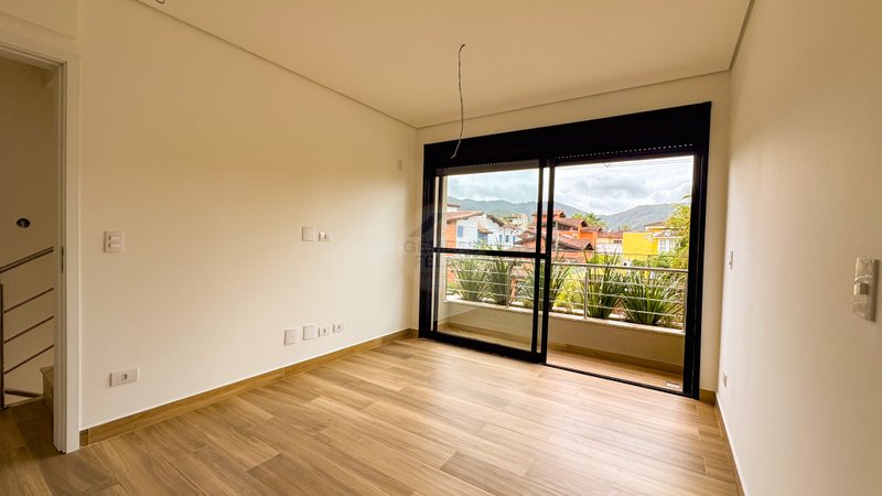 Casa em Condomínio na Praia de Juquehy - À VENDA  São Sebastião - 