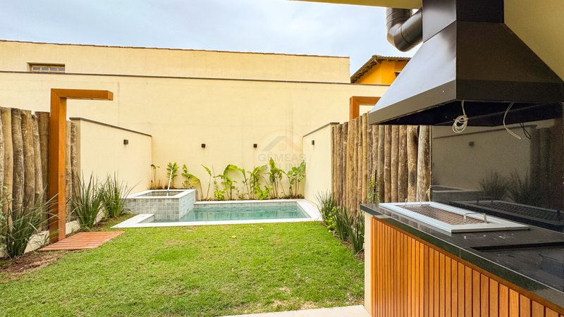 Casa em Condomínio na Praia de Juquehy - À VENDA  São Sebastião - 