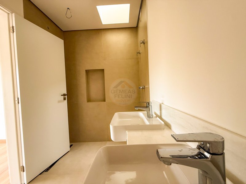 Casa em Condomínio na Praia de Juquehy - À VENDA  São Sebastião - 