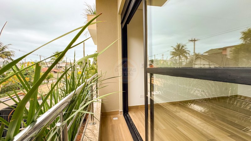 Casa em Condomínio na Praia de Juquehy - À VENDA  São Sebastião - 